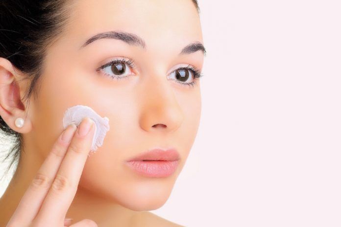 How to treat oily skin effectively with natural products