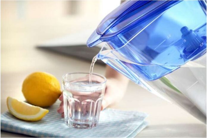 10 Promising Benefits of Drinking Lemon Water