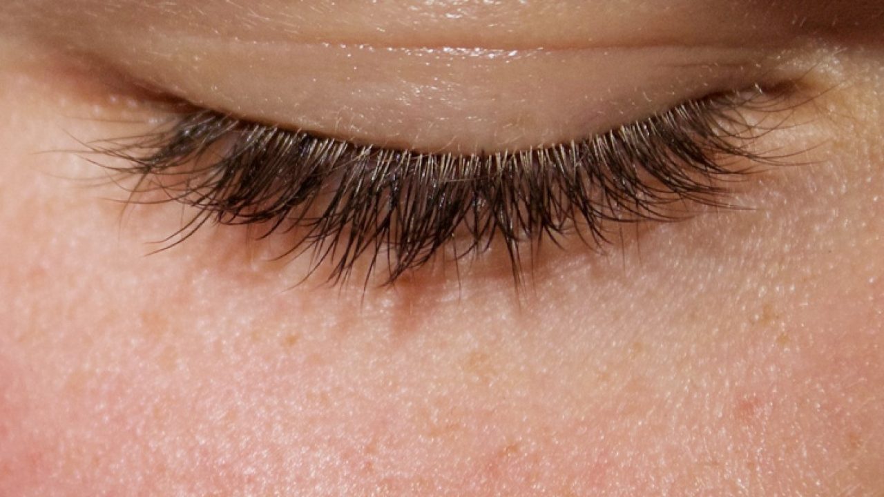 grow long eyelashes