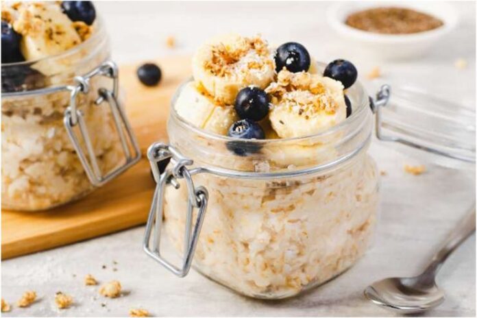 Gut-Friendly Overnight Oats with Berries